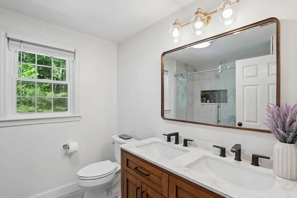 18 Hawk Drive Bedford NH 03110
