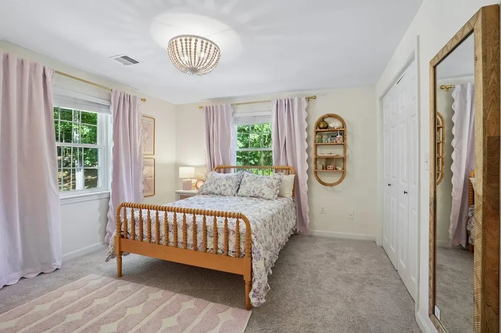 18 Hawk Drive Bedford NH 03110