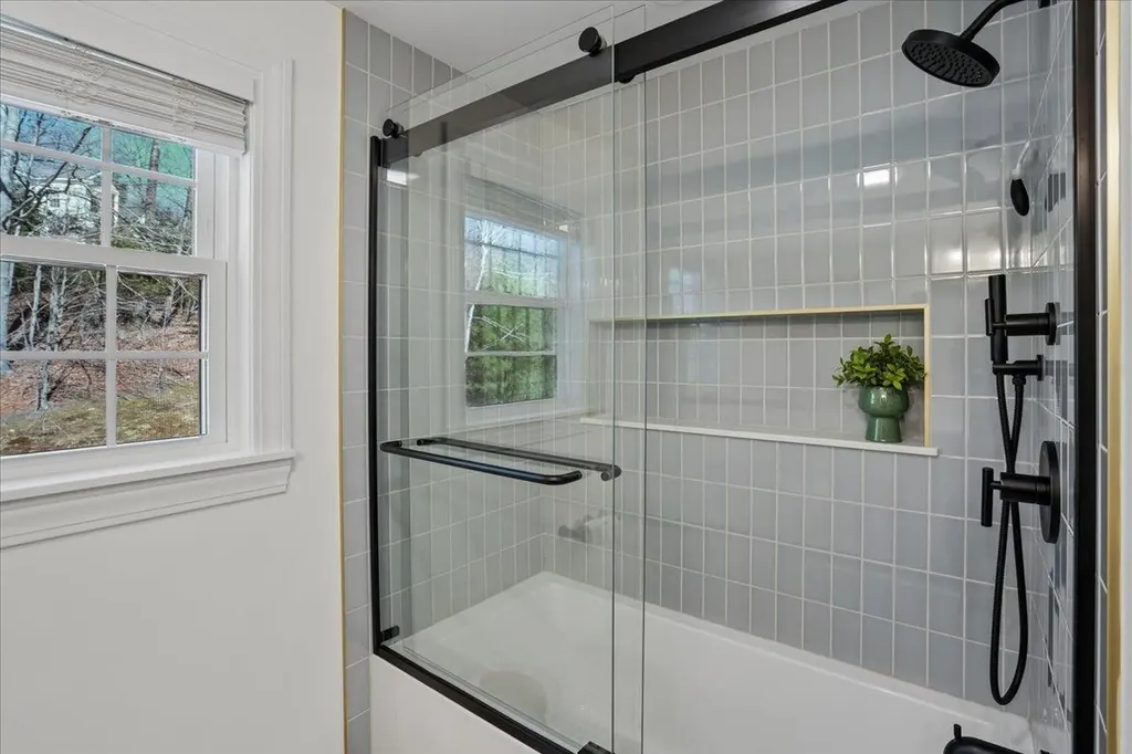 18 Hawk Drive Bedford NH 03110