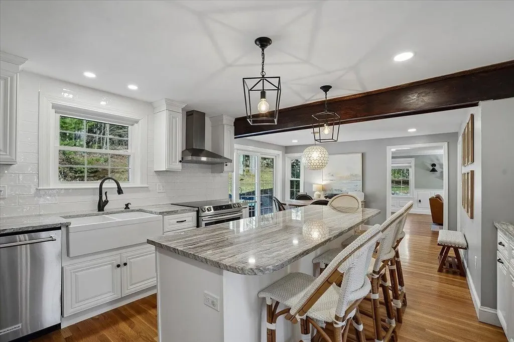 18 Hawk Drive Bedford NH 03110