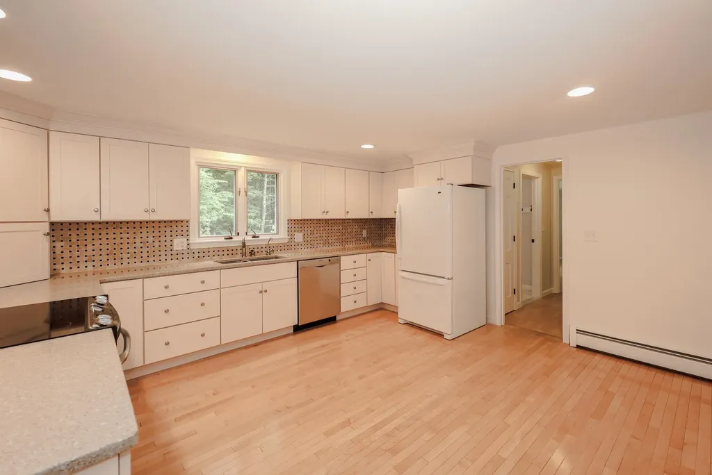 20 Wheaton Drive Pelham NH 03076