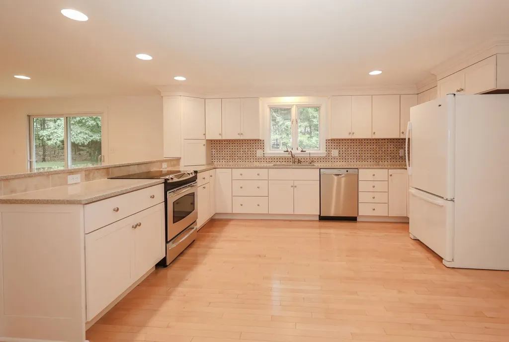 20 Wheaton Drive Pelham NH 03076