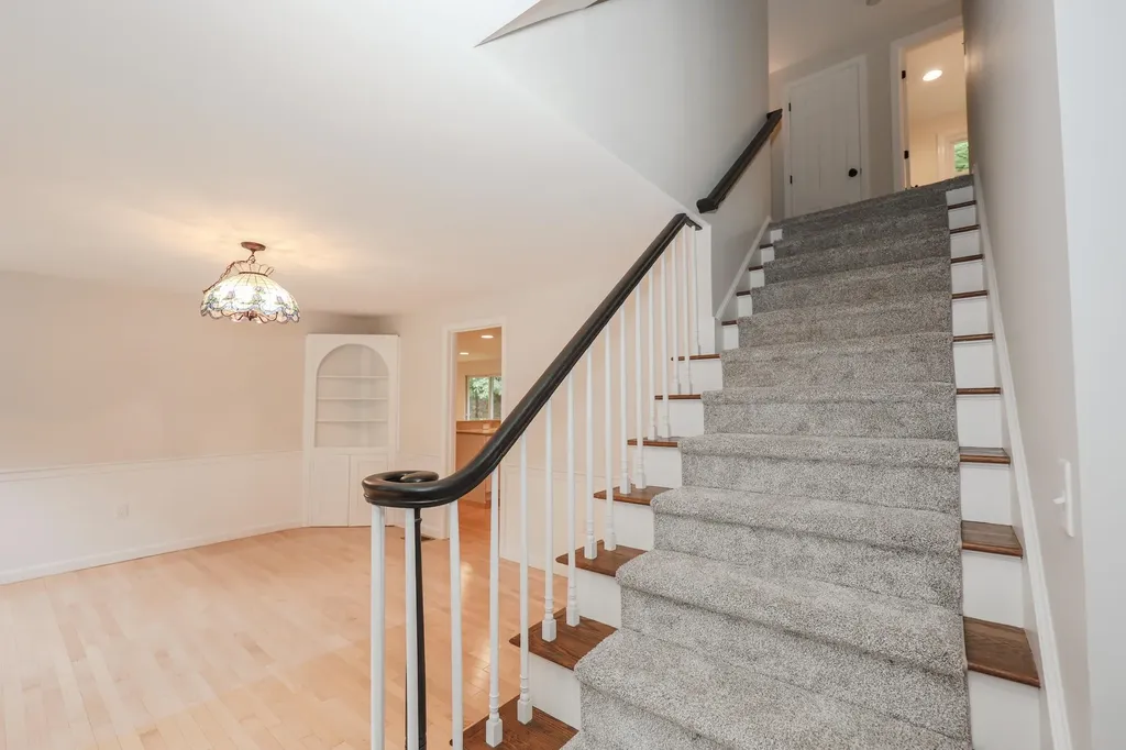 20 Wheaton Drive Pelham NH 03076