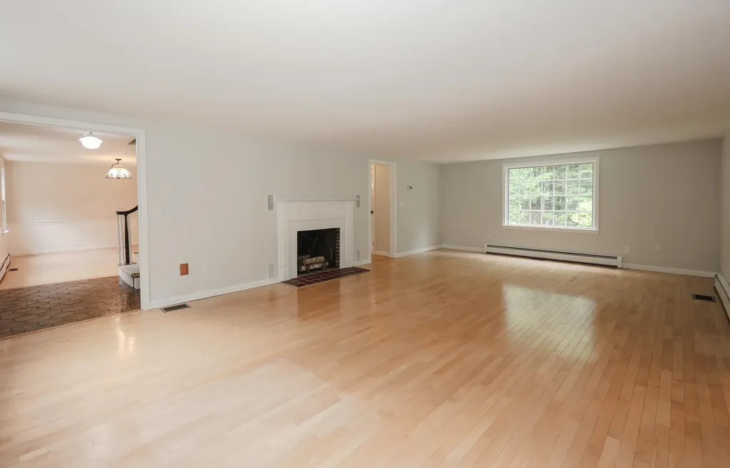 20 Wheaton Drive Pelham NH 03076