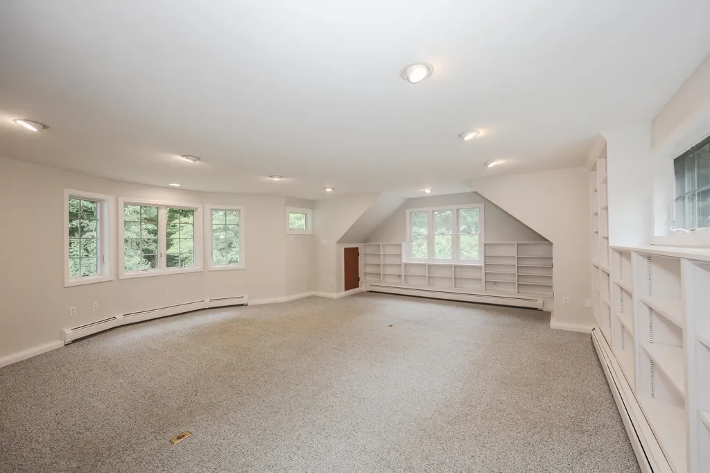 20 Wheaton Drive Pelham NH 03076