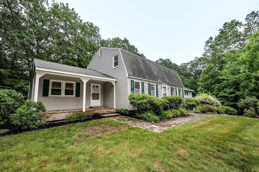 20 Wheaton Drive Pelham NH 03076