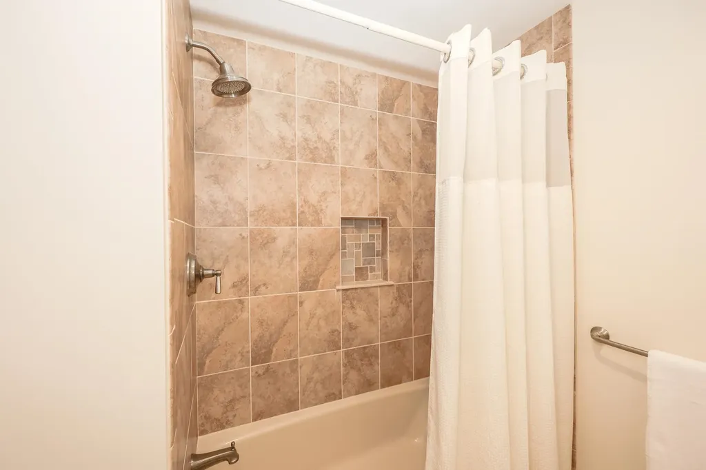 20 Wheaton Drive Pelham NH 03076