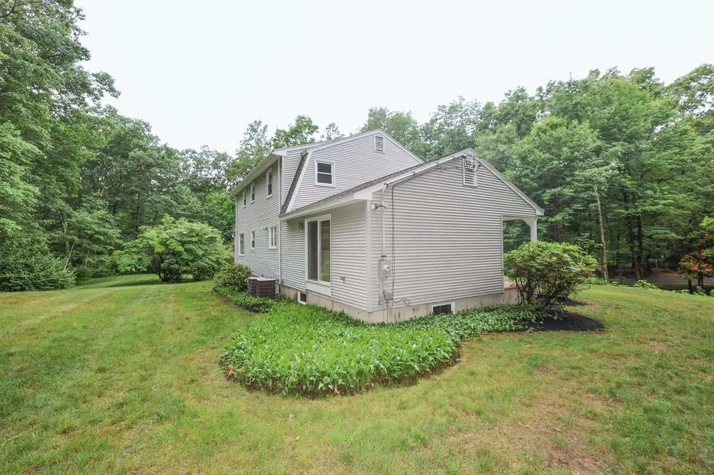 20 Wheaton Drive Pelham NH 03076