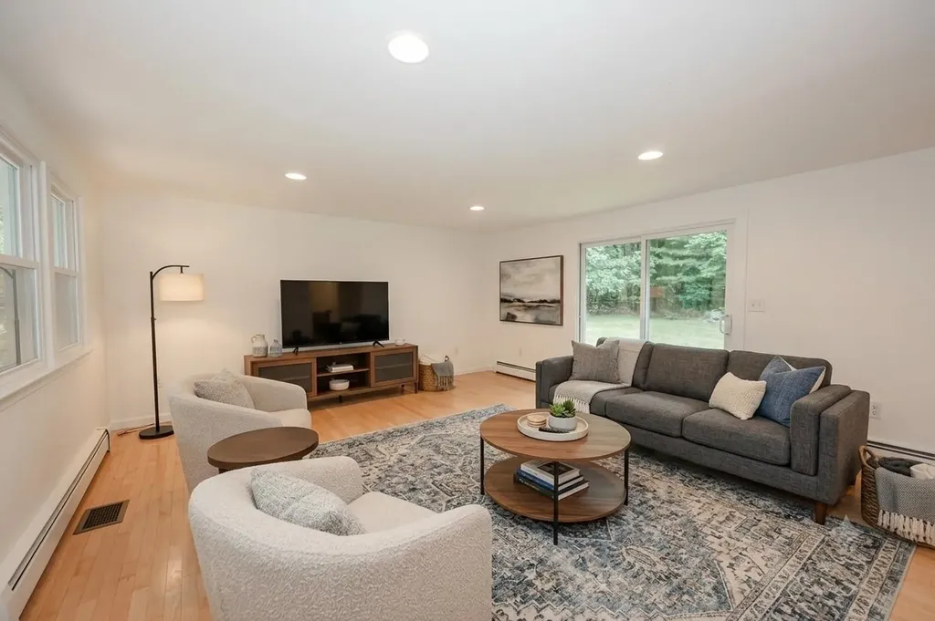 20 Wheaton Drive Pelham NH 03076