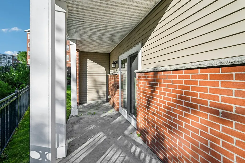 81 Riverwalk Way Manchester NH 03101
