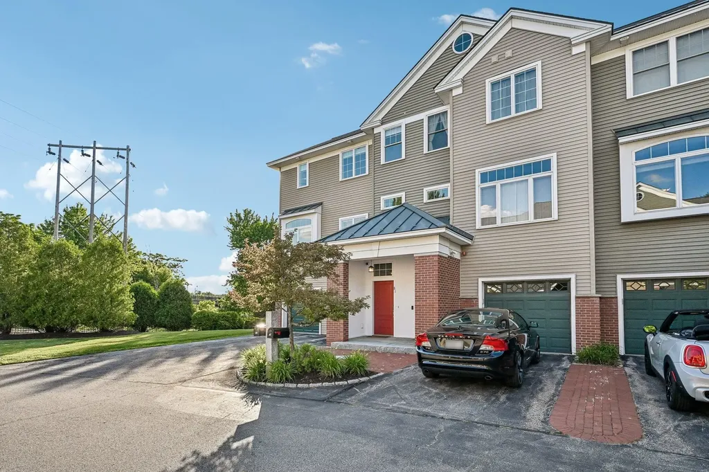 81 Riverwalk Way Manchester NH 03101
