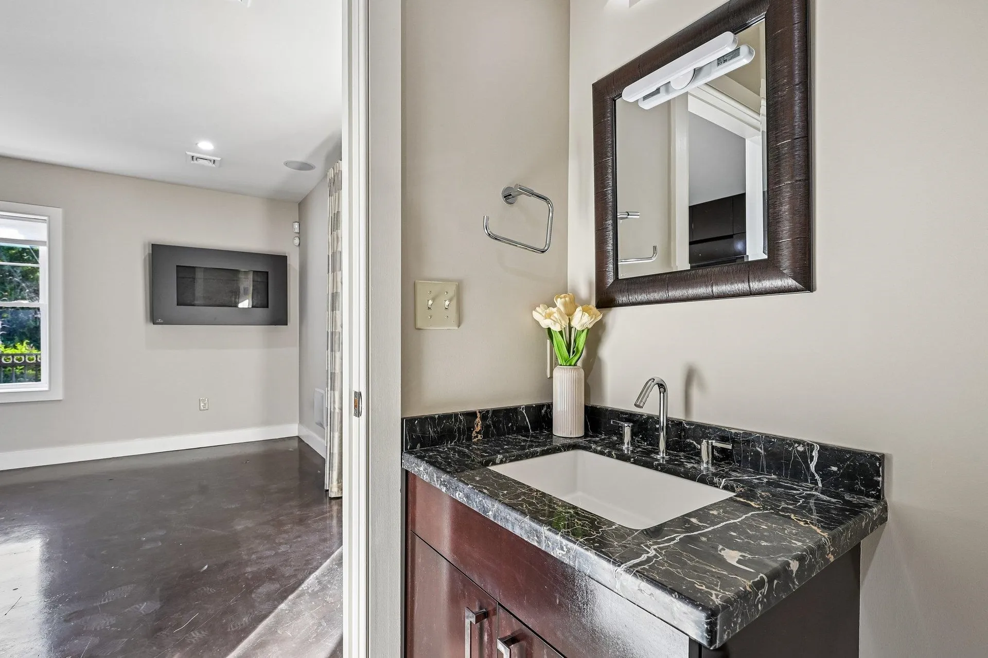 81 Riverwalk Way Manchester NH 03101