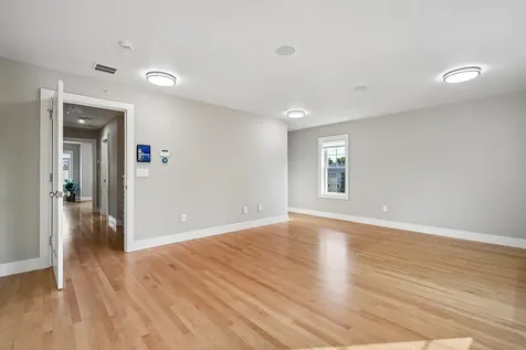 81 Riverwalk Way Manchester NH 03101