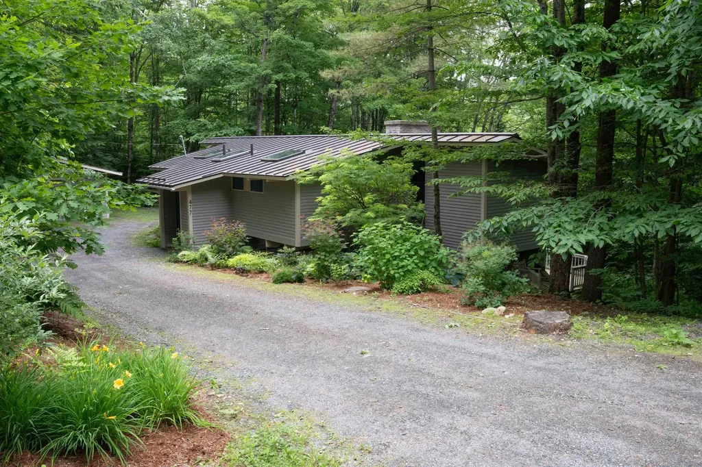 477 Morgan Road Hartford VT 05059