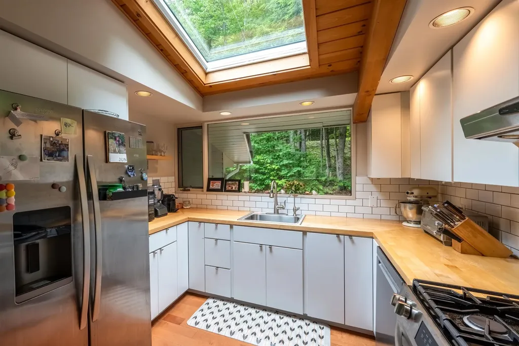 477 Morgan Road Hartford VT 05059