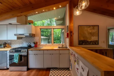477 Morgan Road Hartford VT 05059
