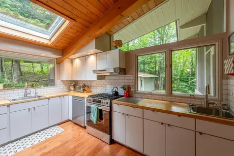 477 Morgan Road Hartford VT 05059
