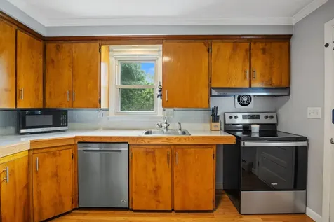 493 Laurel Street Manchester NH 03103