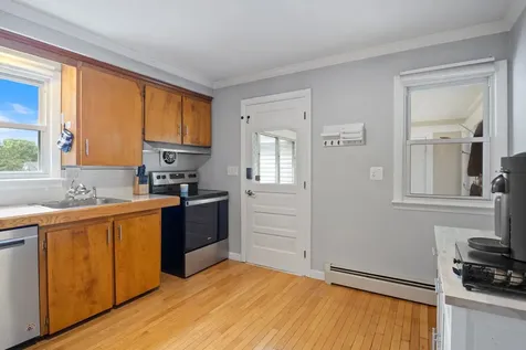 493 Laurel Street Manchester NH 03103