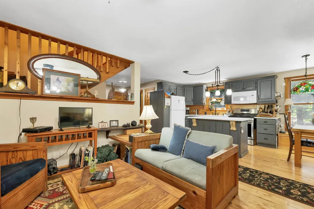 8 New London Drive Barnstead NH 03225