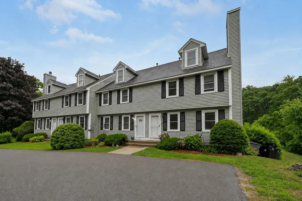 3 Albury Stone Circle Nashua NH 03063