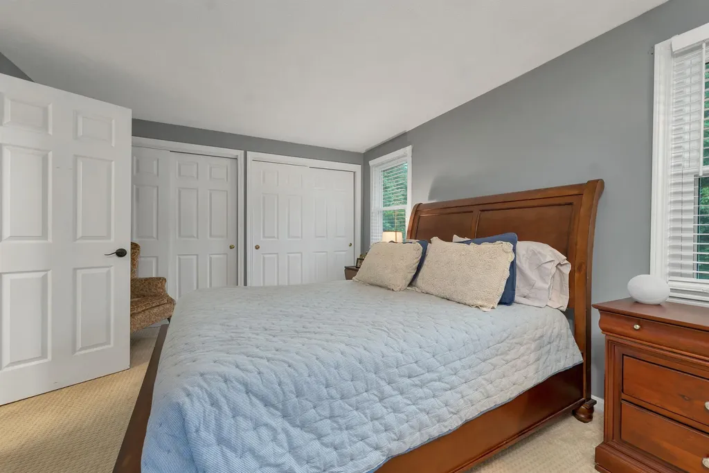 3 Albury Stone Circle Nashua NH 03063