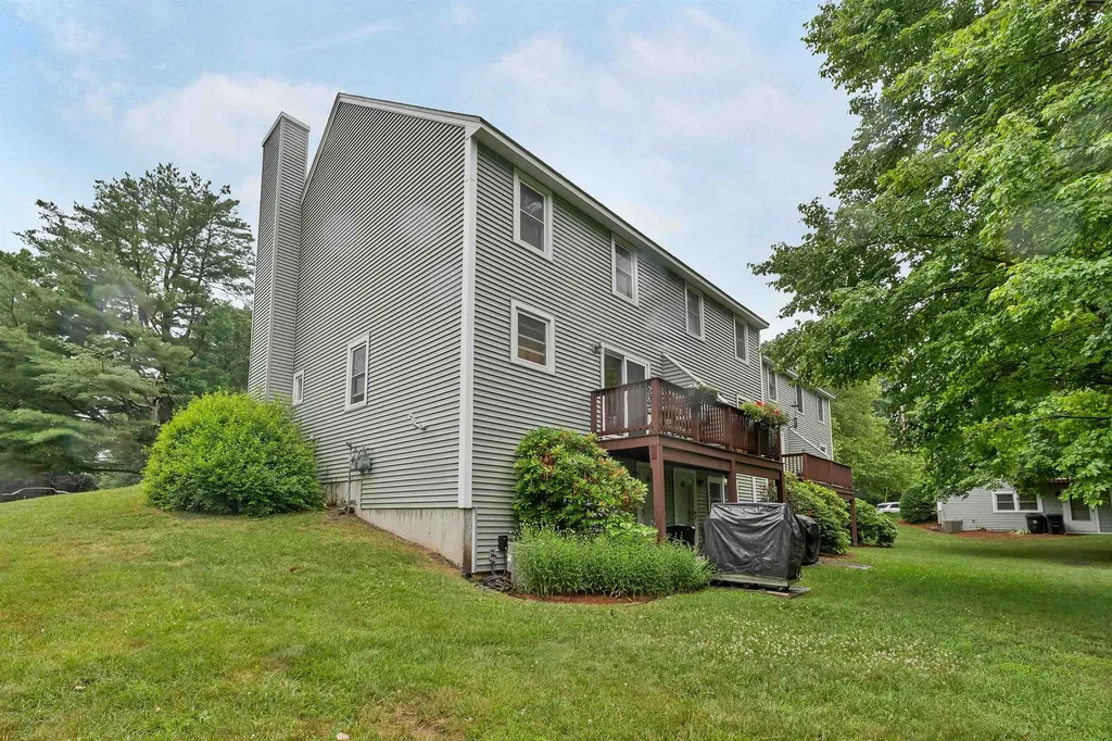 3 Albury Stone Circle Nashua NH 03063
