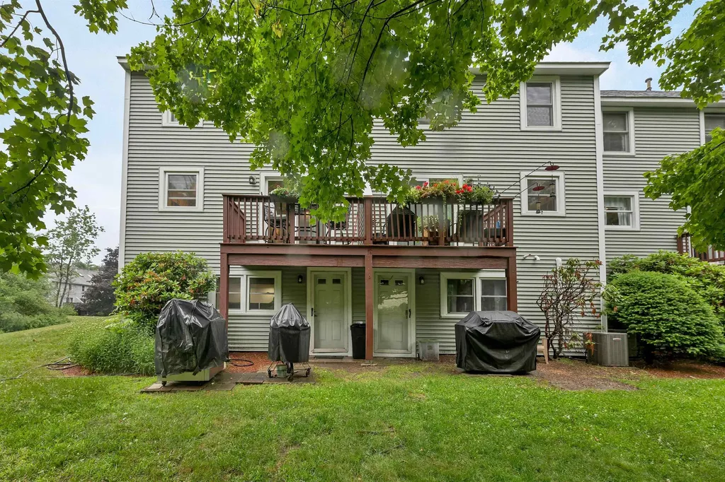 3 Albury Stone Circle Nashua NH 03063