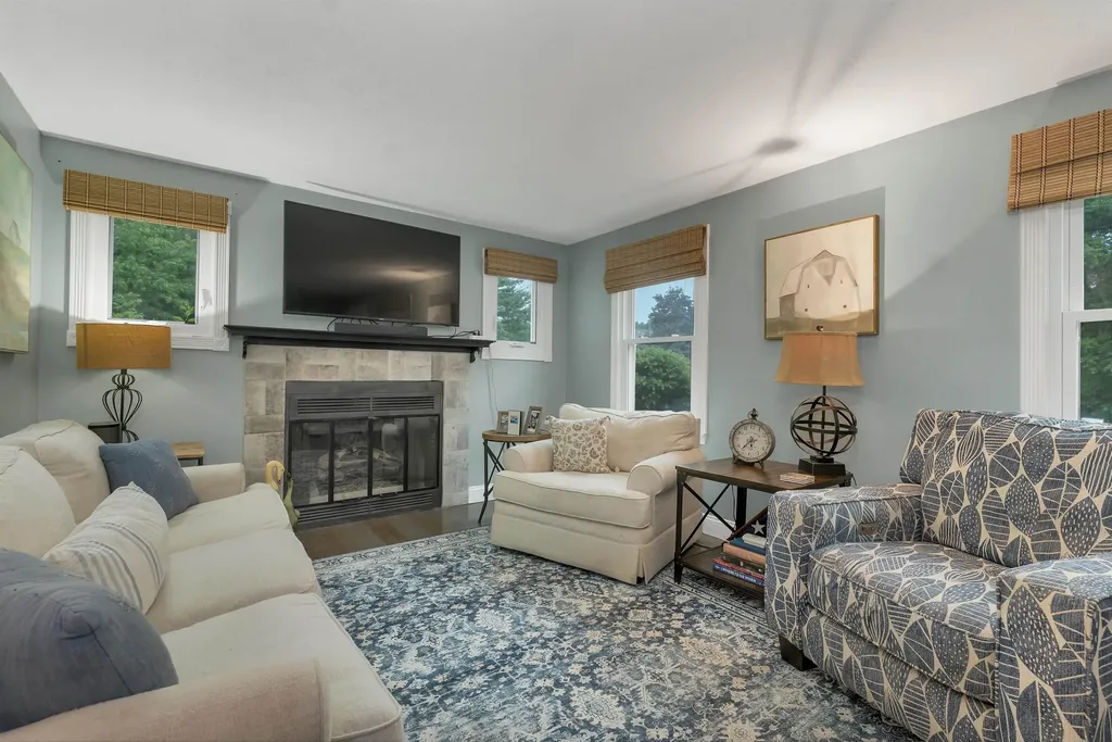 3 Albury Stone Circle Nashua NH 03063