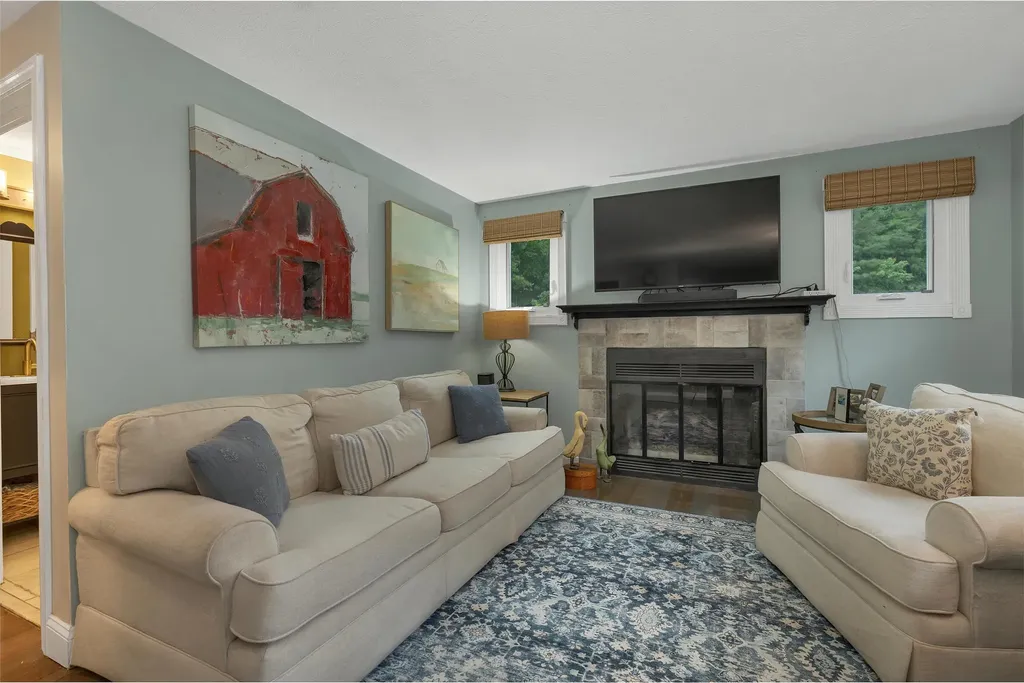 3 Albury Stone Circle Nashua NH 03063