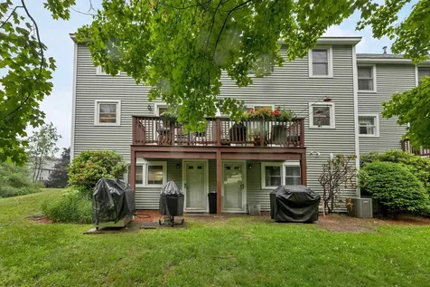 3 Albury Stone Circle Nashua NH 03063