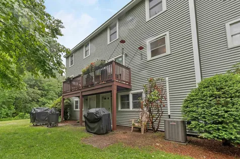 3 Albury Stone Circle Nashua NH 03063