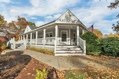 3 Albury Stone Circle Nashua NH 03063
