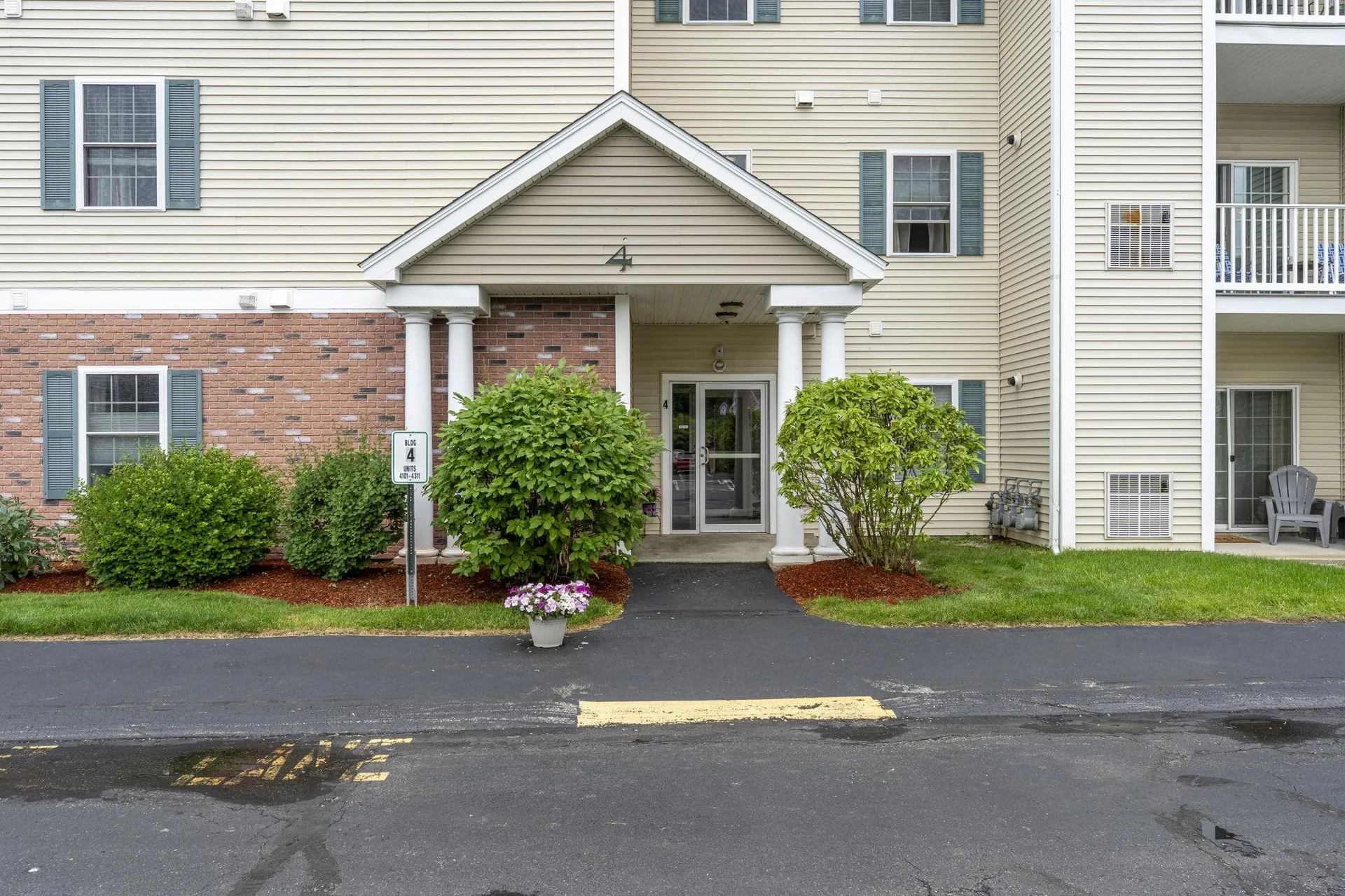 65 Fordway Ext Boulevard Derry NH 03038