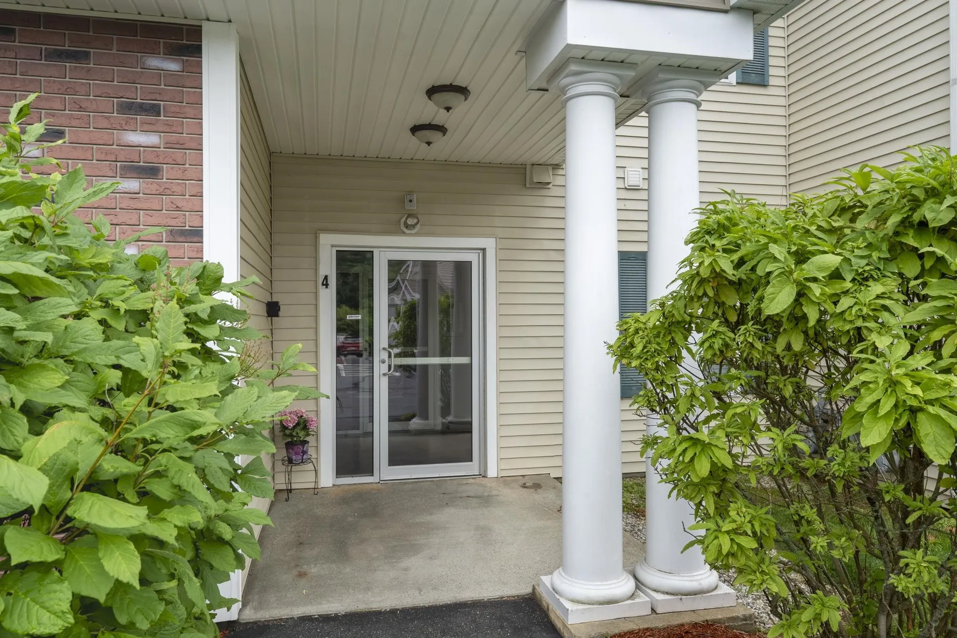 65 Fordway Ext Boulevard Derry NH 03038