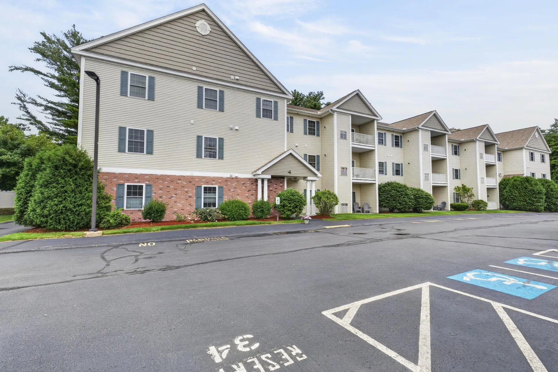 65 Fordway Ext Boulevard Derry NH 03038