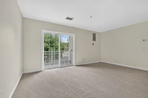 65 Fordway Ext Boulevard Derry NH 03038