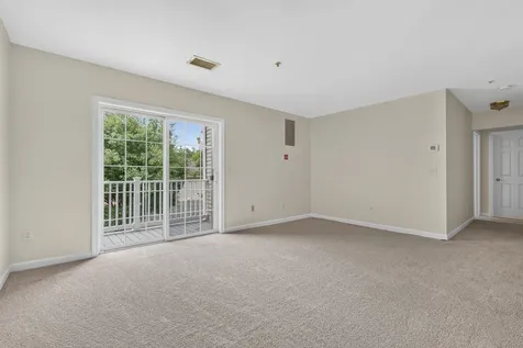 65 Fordway Ext Boulevard Derry NH 03038