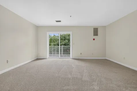 65 Fordway Ext Boulevard Derry NH 03038