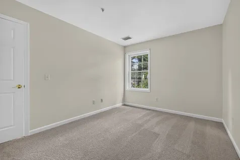 65 Fordway Ext Boulevard Derry NH 03038