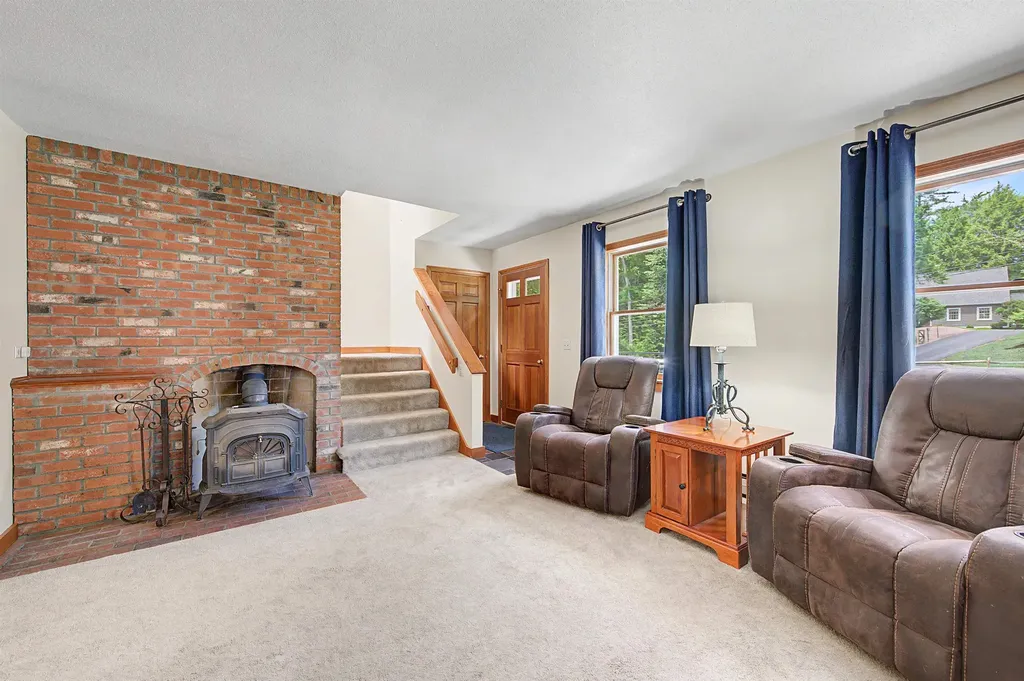 10 Twin Birch Lane Sunapee NH 03782