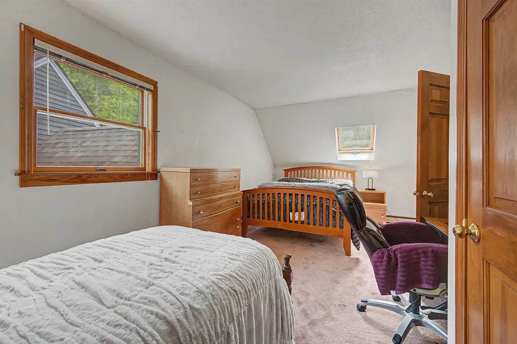 10 Twin Birch Lane Sunapee NH 03782