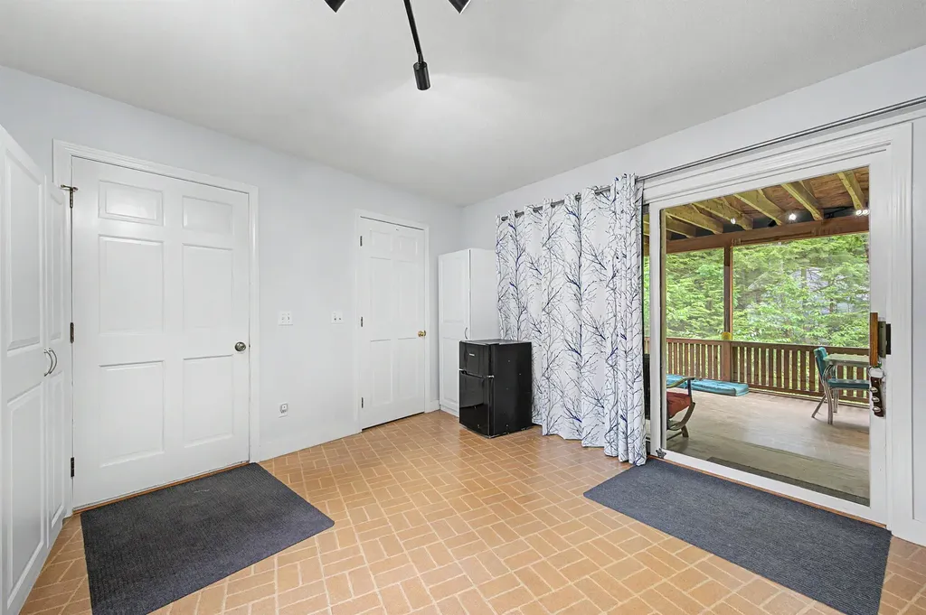 10 Twin Birch Lane Sunapee NH 03782