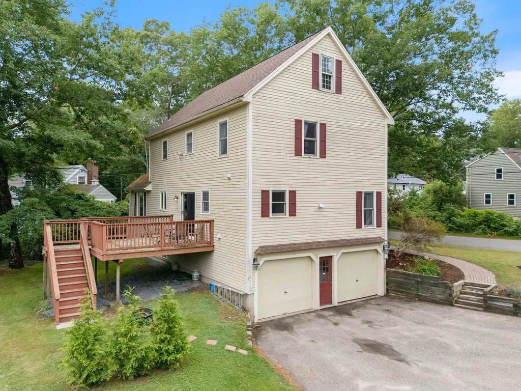6 Dacotah Street Hampton NH 03842