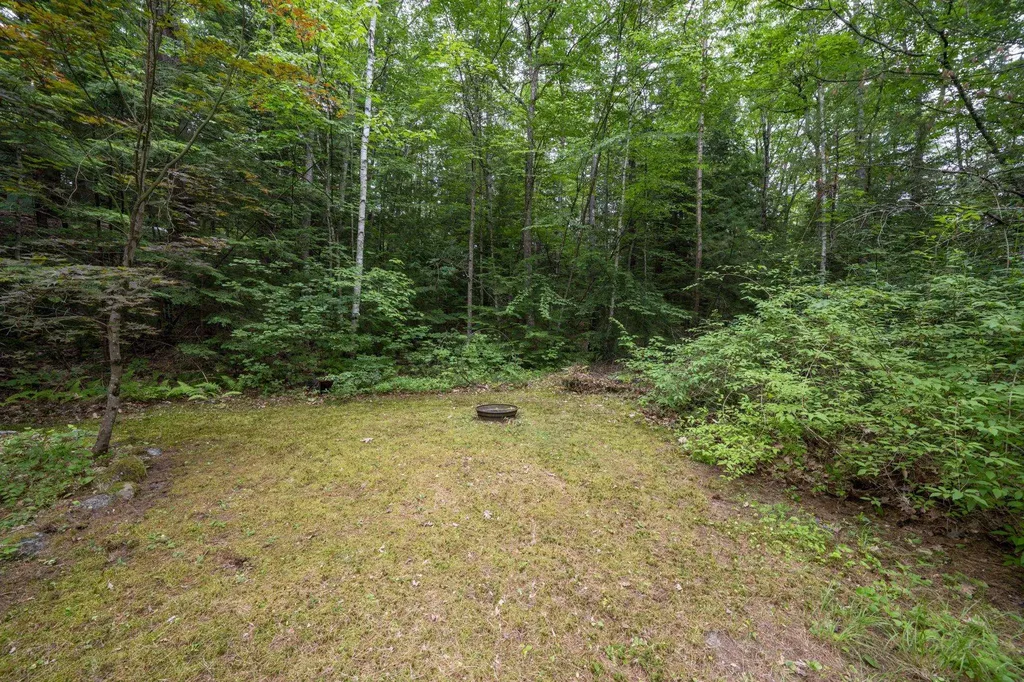 19 Boulder Pass Hillsborough NH 03244