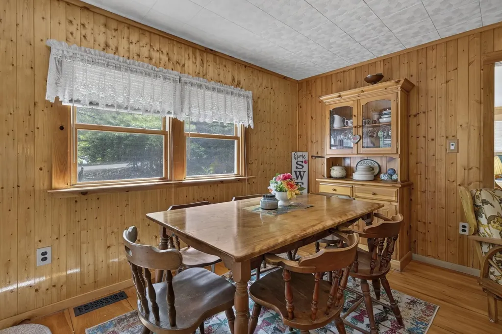 19 Boulder Pass Hillsborough NH 03244