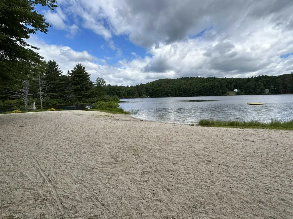 19 Boulder Pass Hillsborough NH 03244