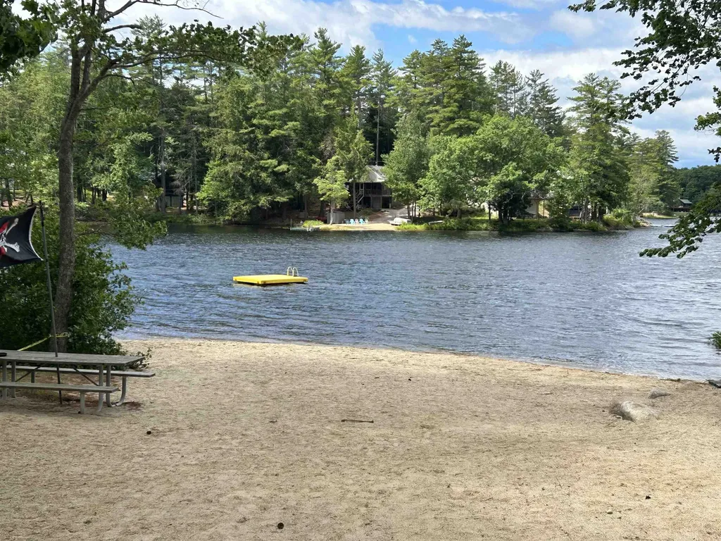 19 Boulder Pass Hillsborough NH 03244