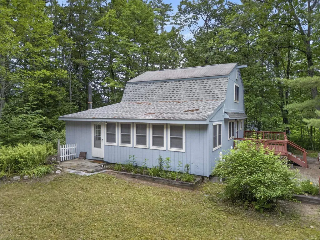 19 Boulder Pass Hillsborough NH 03244