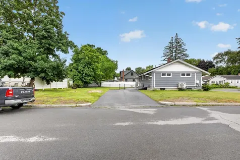 143 Highland Park Avenue Manchester NH 03103